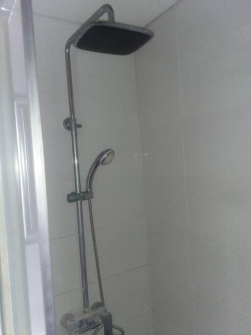 Mg Suite 1Bedroom Apartment By Just Inn Management Semarang Buitenkant foto