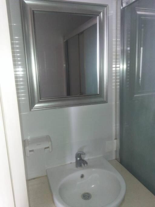 Mg Suite 1Bedroom Apartment By Just Inn Management Semarang Buitenkant foto